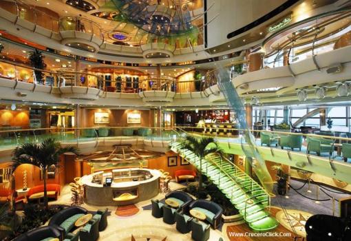 El luminoso Atrium del Serenade of the Seas